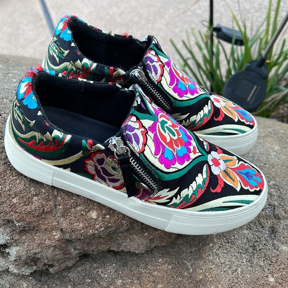 Steve Madden Embroidered Shoes Size 5.5 - Picture 5 of 5